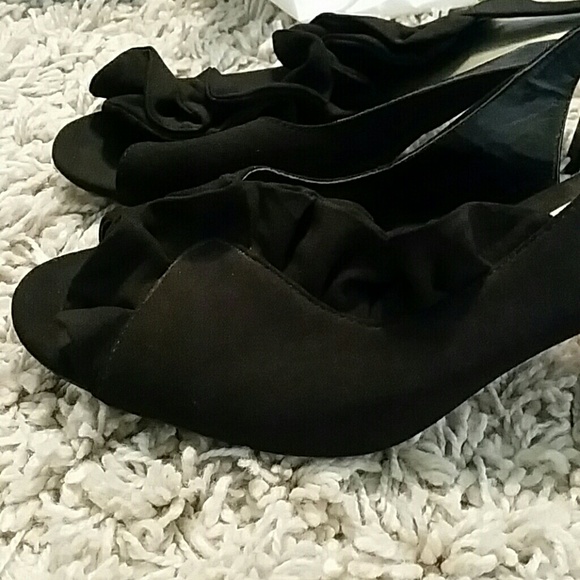 Shoes - Picture 2 of 4